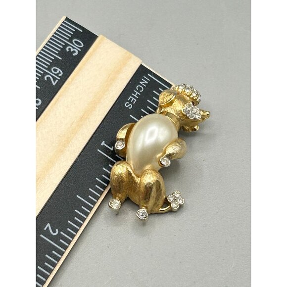 Vintage Trifari Poodle Brooch Pin Faux Pearl Belly & Rhinestones Gold Tone - Picture 7 of 7
